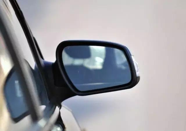 靠边停车30厘米