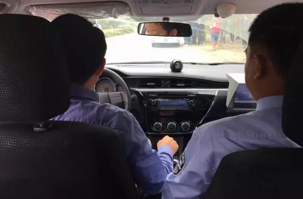 电子路考比人工路考容易还是难