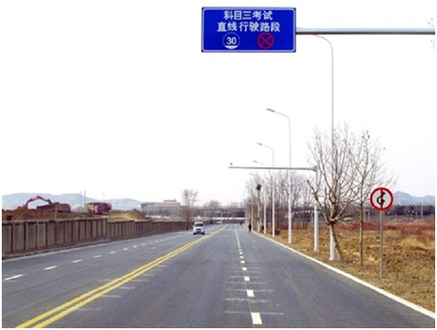 直线行驶操作技巧