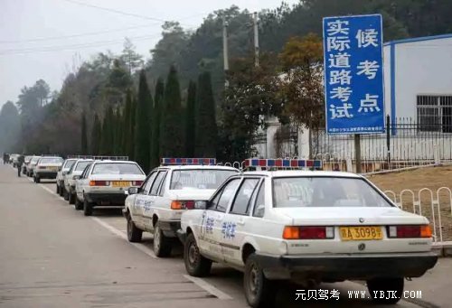 科目三路考离合器和油门怎么配合