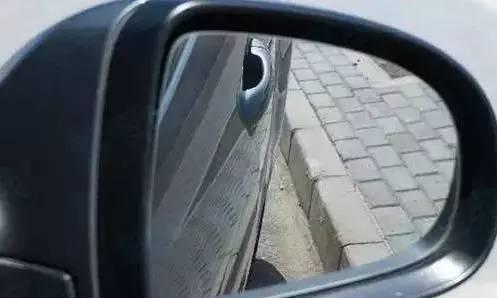 如何才能做到靠边停车30公分?