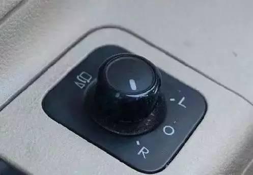 如何才能做到靠边停车30公分?