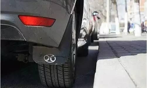 如何才能做到靠边停车30公分?