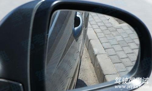 科目三路考技巧之靠边停车30公分 第2张-库车驾校排名-报名电话-价格表-考驾照流程-科目考试技巧