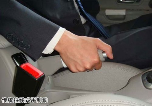 油门制动的操作方法