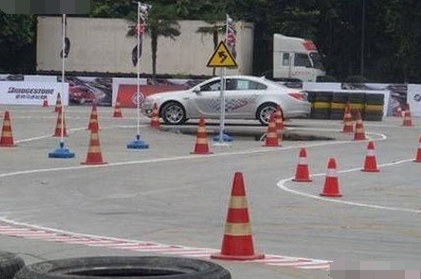科目二曲线行驶S弯路考试技巧