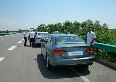 科目二坡道起步如何避免熄火和溜车