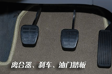 科目三路考离合器和油门怎么配合