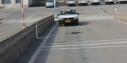 路考靠边停车30公分操作技巧