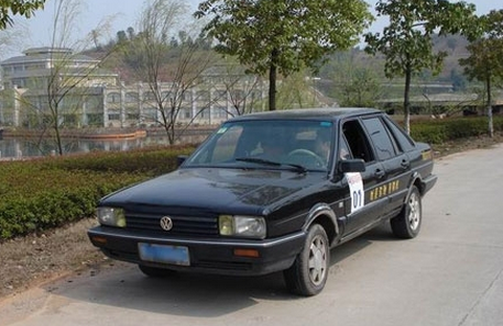 如何轻易做到靠边停车30公分