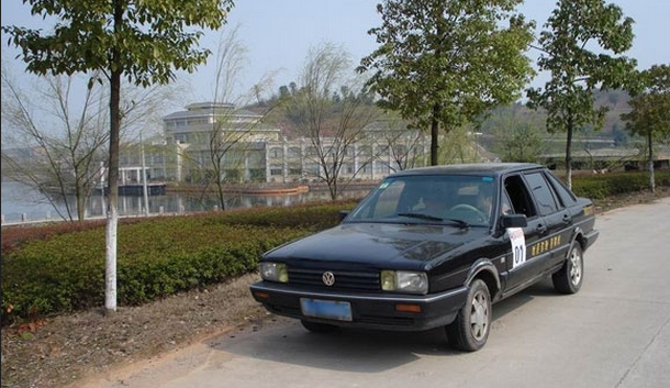 桑普车靠边停车30公分技巧