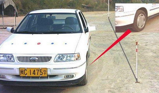 倒车入库如何修正车身