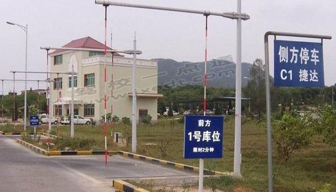 桑普车侧方停车技巧