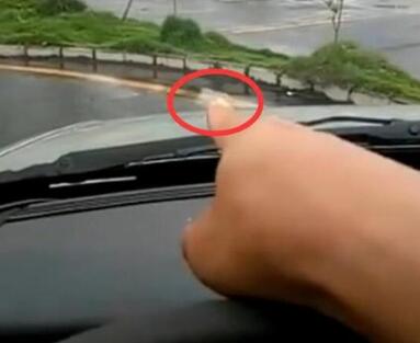 科目二曲线行驶怎么做到不压线?学会这几招就行