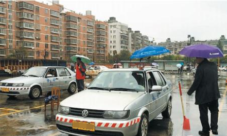 科目二考试下雨怎么办？记住这几个细节啥都不怕