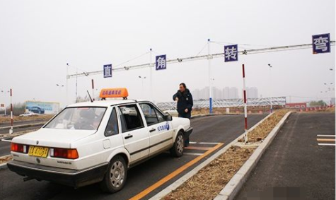 科目二坡道定点项目熄火怎么办