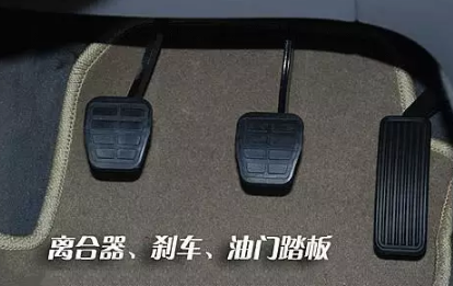 科目三路考油门离合刹车怎么配合