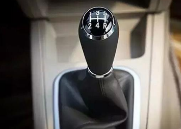 科目三加减档应该如何操作