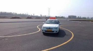 科目二S路怎么走才不会压线