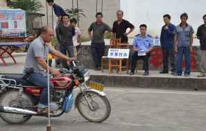 摩托车驾照考试流程 摩托车驾考技巧
