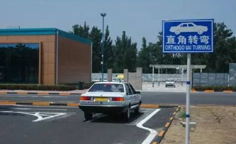 2019年驾考科目二直角转弯的四种通过方法