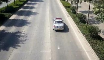 科目三路考直线行驶不跑偏的诀窍