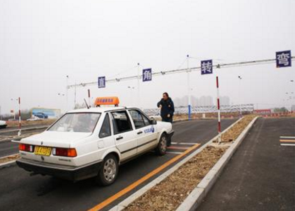 2019坡道定点停车和起步技巧