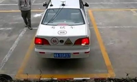 科目二倒车入库找什么点打方向
