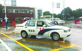 坡道起步和定点停车技巧方法揭秘