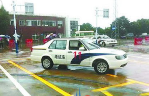 下雨考科目二注意事项