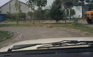 曲线行驶怎么能不压线