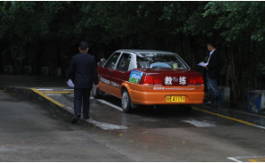驾考科目二半坡起步小窍门