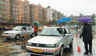 驾考遇到下雨天怎么办