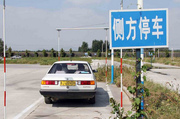侧方停车怎么不压线 侧方停车怎么控制车速