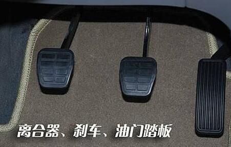科三考试油门控制技巧