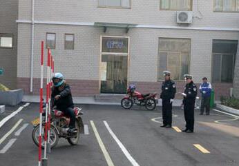 摩托车科目二考试技巧图解