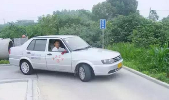 科目二考试直角转弯难点及易错点分析