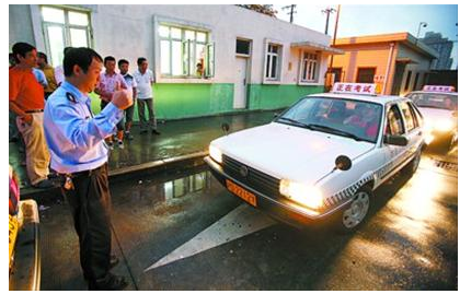 科目三灯光模拟考试内容及操作技巧