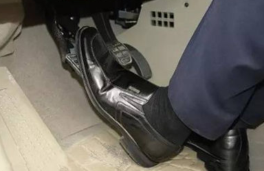 新手如何踩刹车？踩刹车有哪些技巧?