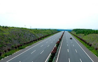 新手上高速路开车技巧 高速公路正确驾驶方法