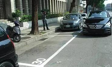 新手车主必学的5大路边停车技巧