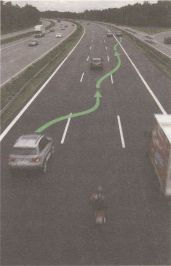 如何安全变道