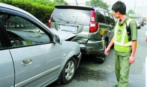 交警“特别关照” 刚上路的新手