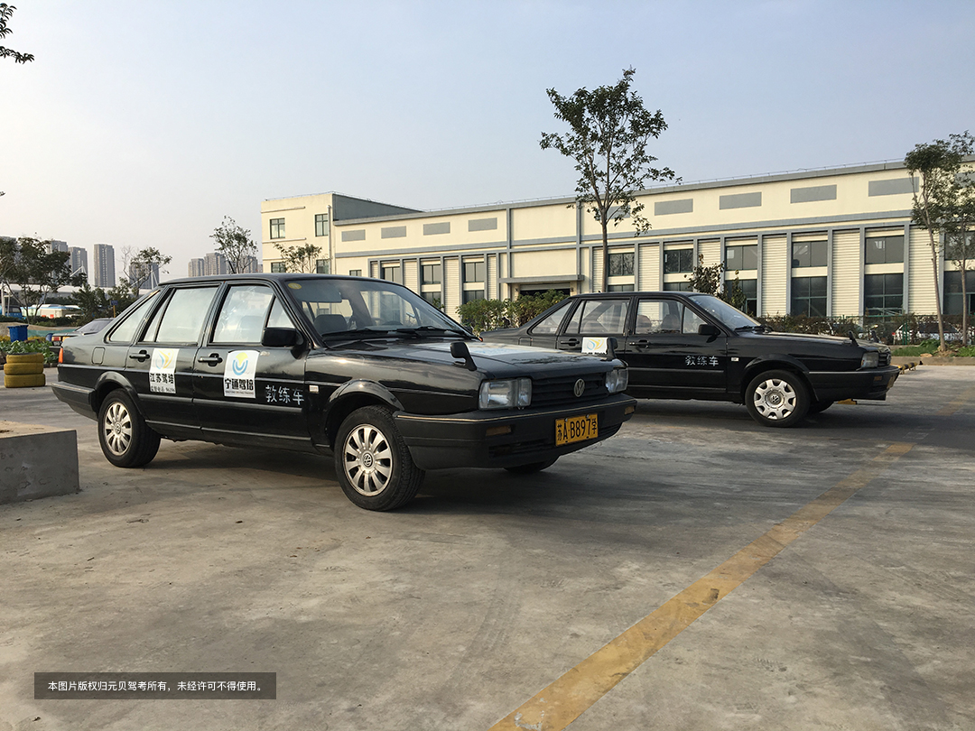 科目三想要不挂科，就要这样踩油门 第1张-库车驾校排名-报名电话-价格表-考驾照流程-科目考试技巧