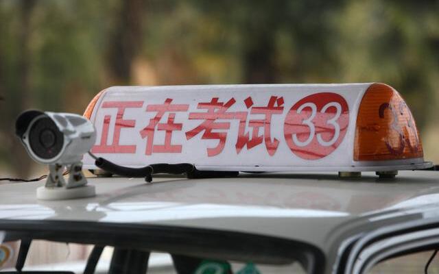 科目三考试，离合、刹车、油门究竟该人如何踩？驾校都学不到