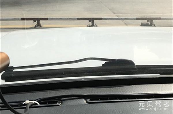 倒车入库中离合器的正确使用方法，分步骤详解 第3张-库车驾校排名-报名电话-价格表-考驾照流程-科目考试技巧