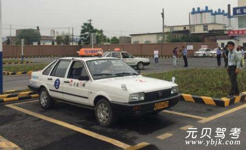 倒车入库还挂科？无非做错这几点 第2张-库车驾校排名-报名电话-价格表-考驾照流程-科目考试技巧