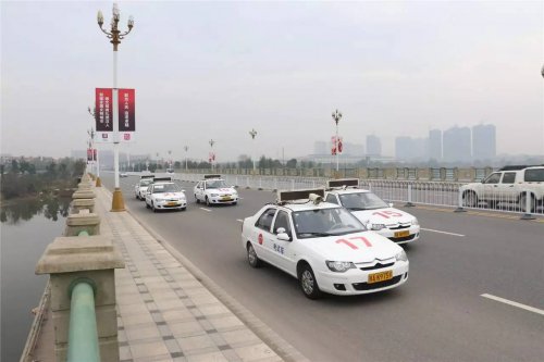 【收藏】科目三考试过程中前面有车怎么办？这么做绝对不丢分