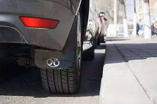 如何轻易做到靠边停车30公分