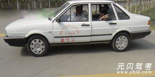 直角转弯要注意打方向的时机